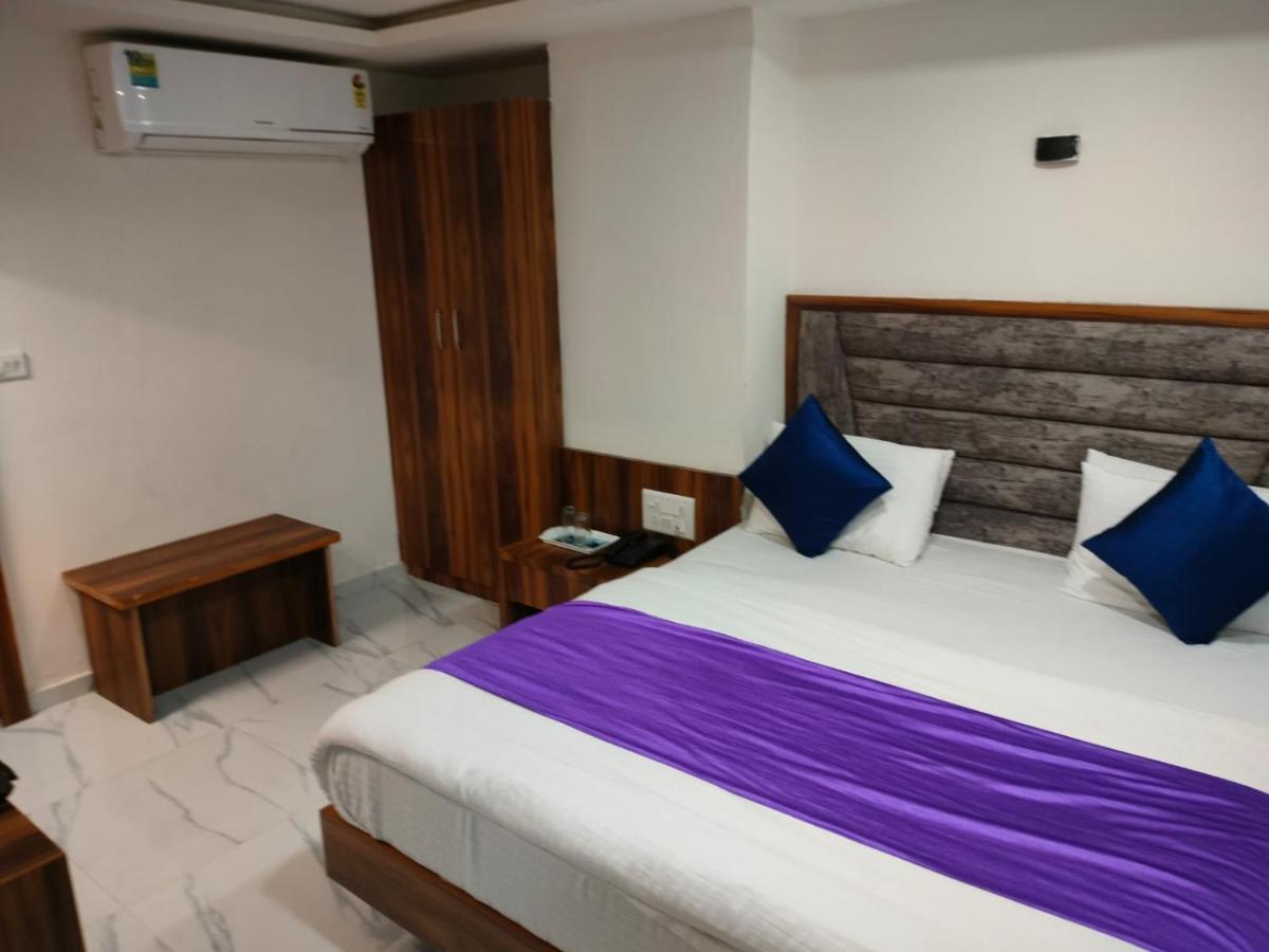 Hotel Ozone,Amhedabad Dış mekan fotoğraf