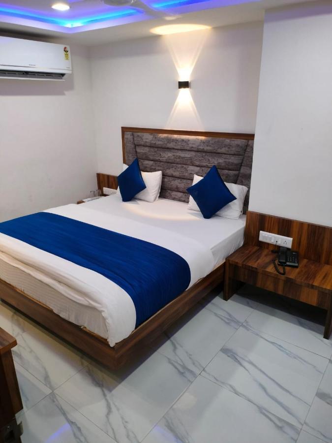 Hotel Ozone,Amhedabad Dış mekan fotoğraf