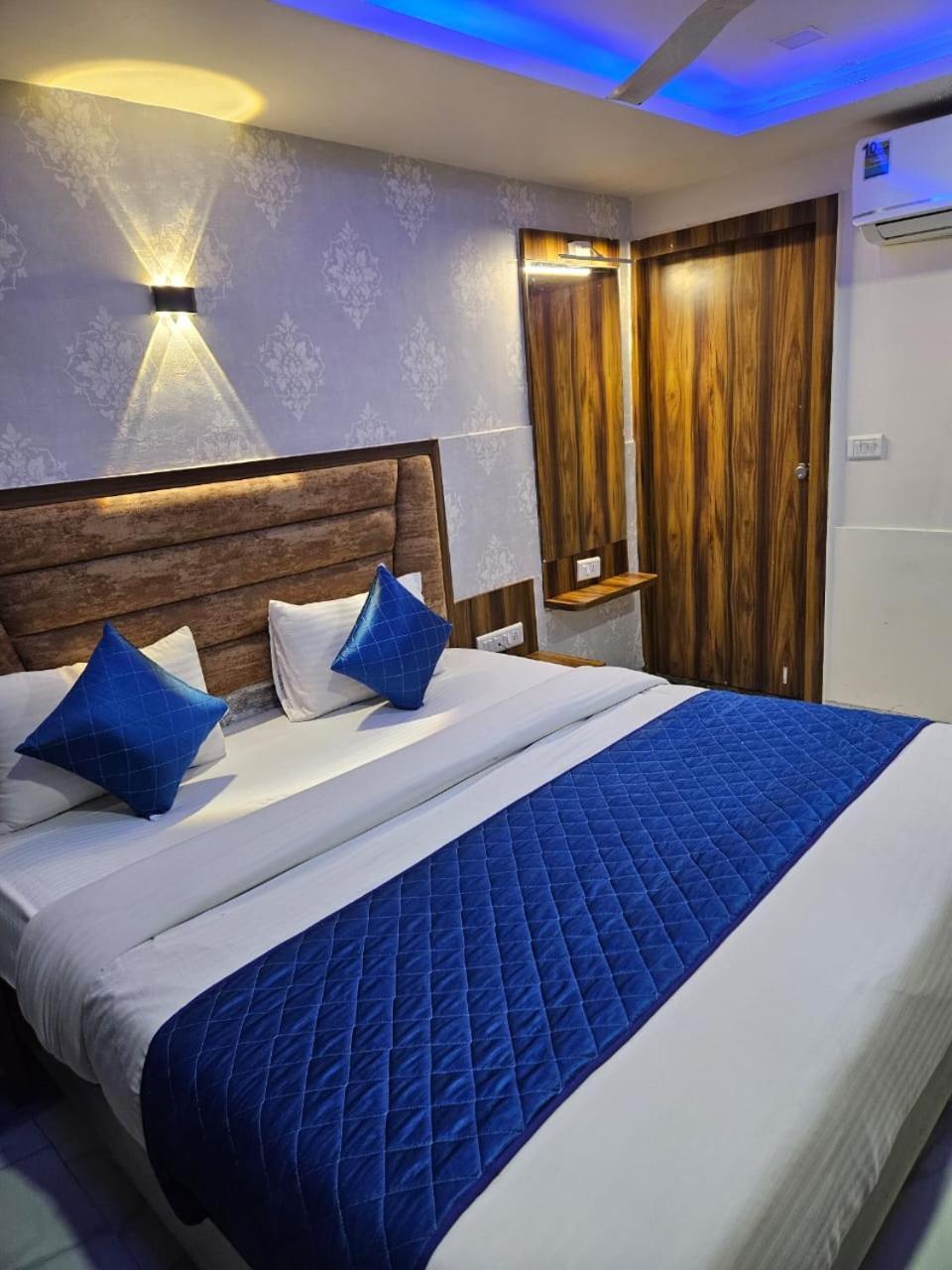 Hotel Ozone,Amhedabad Dış mekan fotoğraf