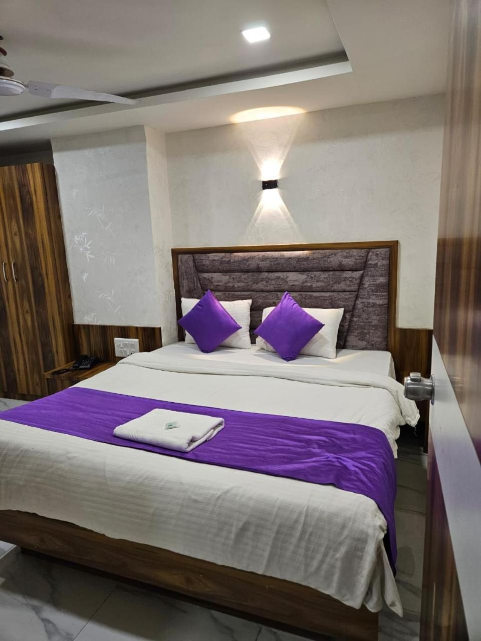 Hotel Ozone,Amhedabad Dış mekan fotoğraf