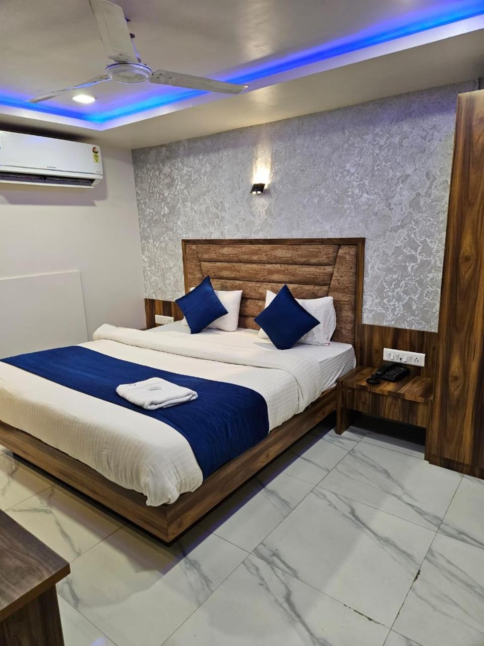 Hotel Ozone,Amhedabad Dış mekan fotoğraf