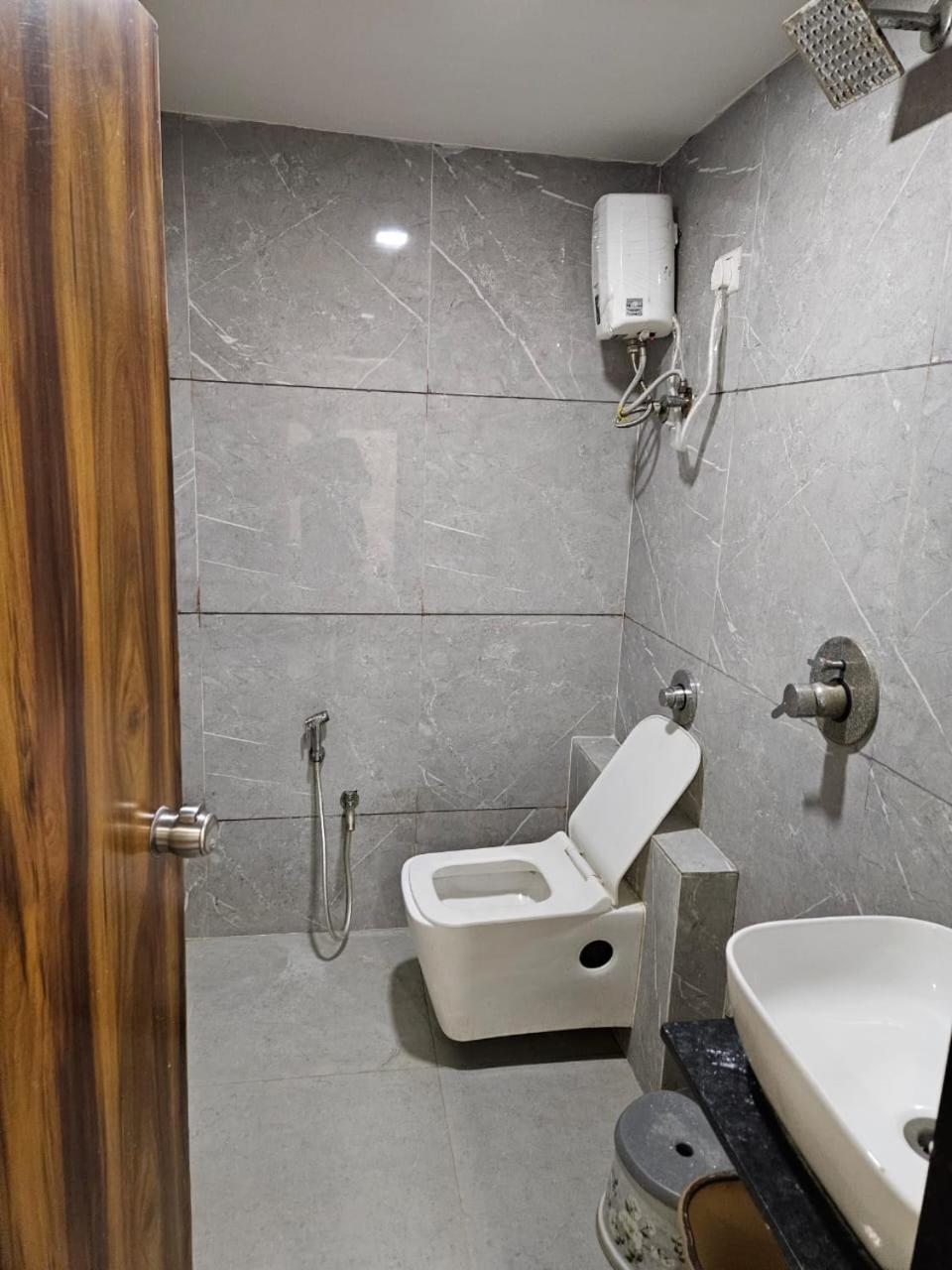Hotel Ozone,Amhedabad Dış mekan fotoğraf
