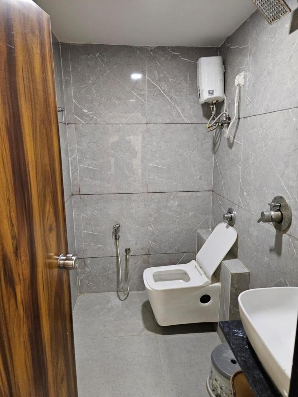 Hotel Ozone,Amhedabad Dış mekan fotoğraf