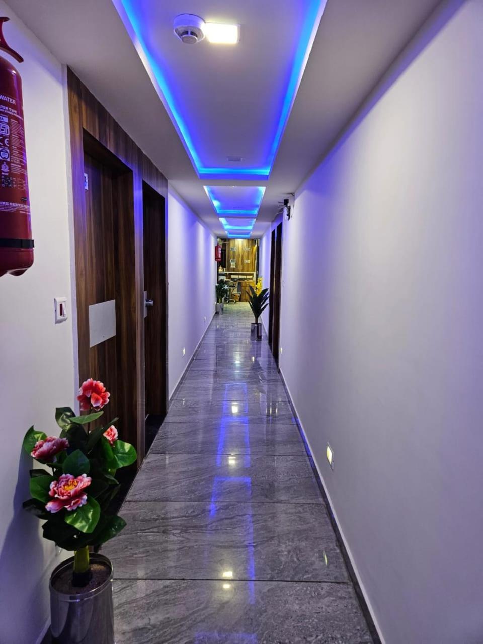 Hotel Ozone,Amhedabad Dış mekan fotoğraf