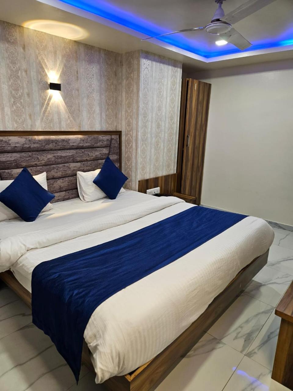 Hotel Ozone,Amhedabad Dış mekan fotoğraf