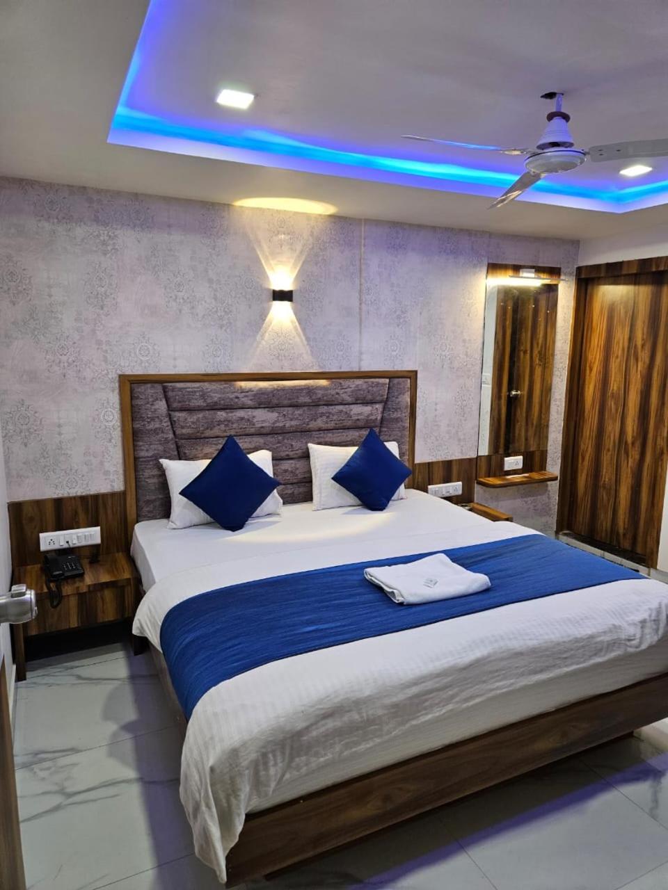 Hotel Ozone,Amhedabad Dış mekan fotoğraf