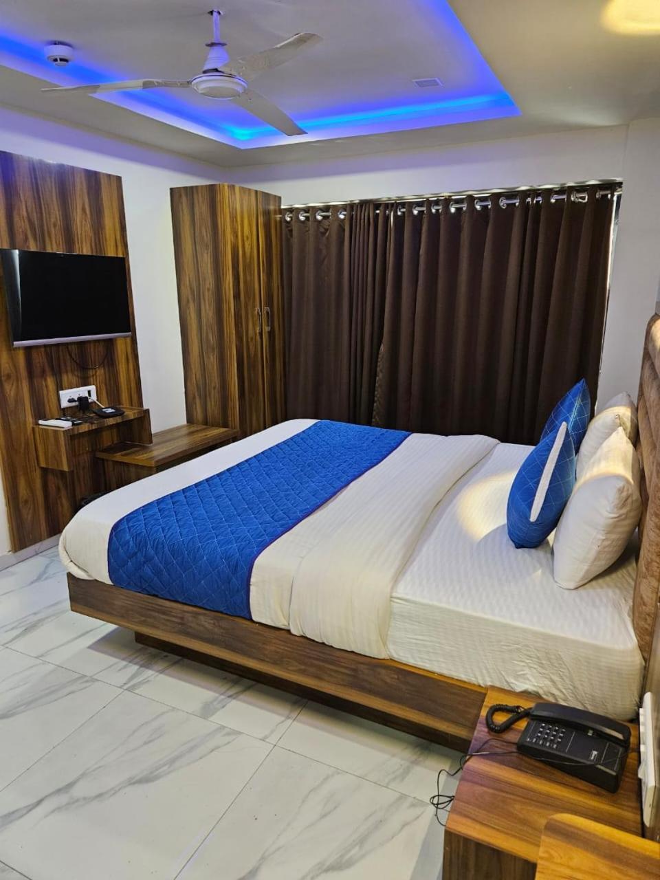 Hotel Ozone,Amhedabad Dış mekan fotoğraf