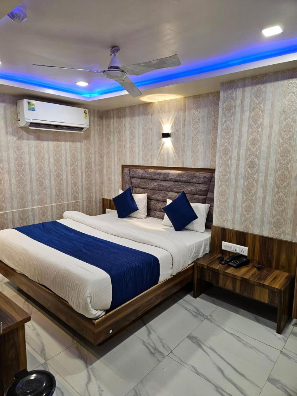 Hotel Ozone,Amhedabad Dış mekan fotoğraf